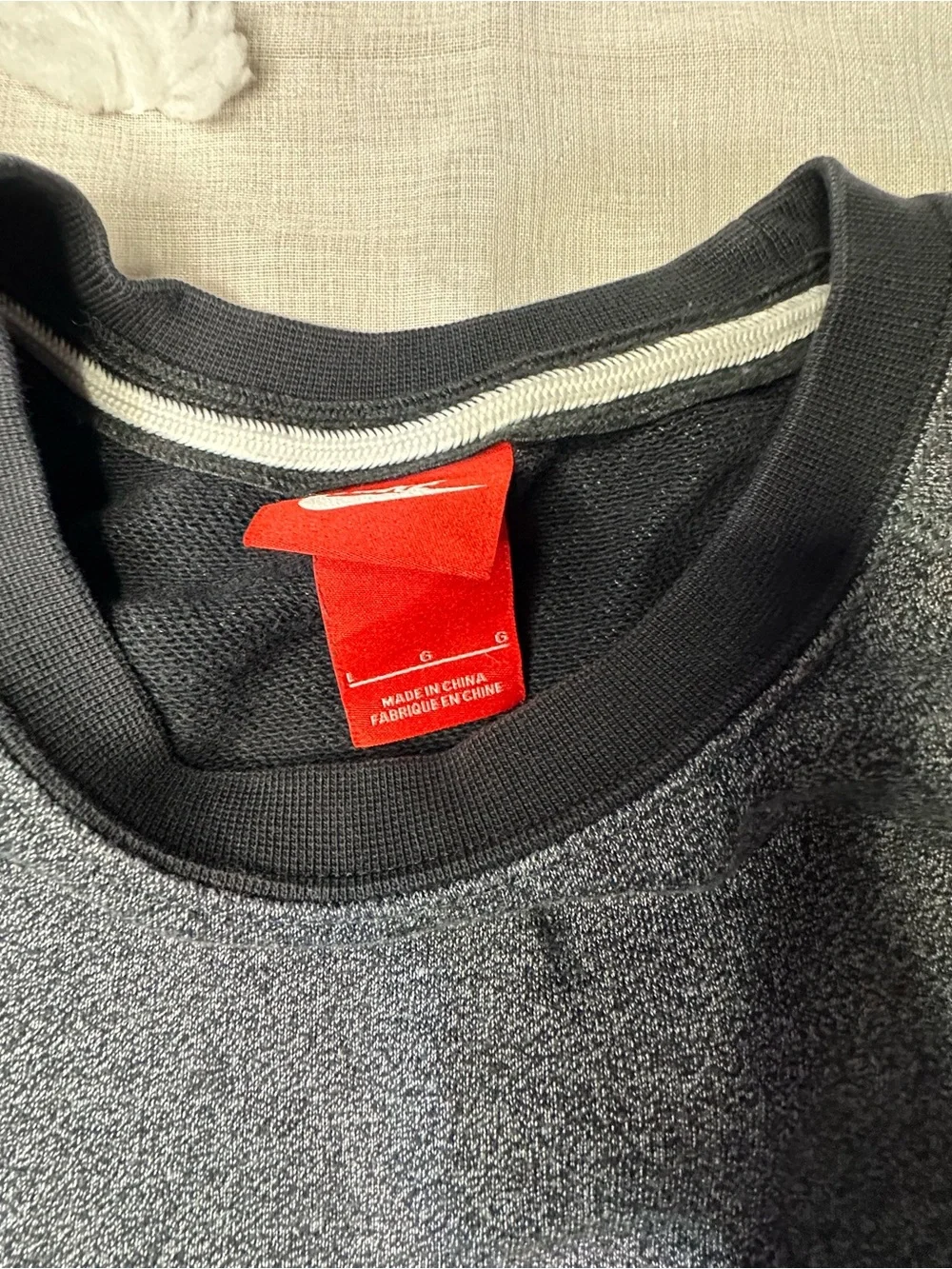 Y2K Nike Men's Dark Heather Grey Crewneck Sweatshirt